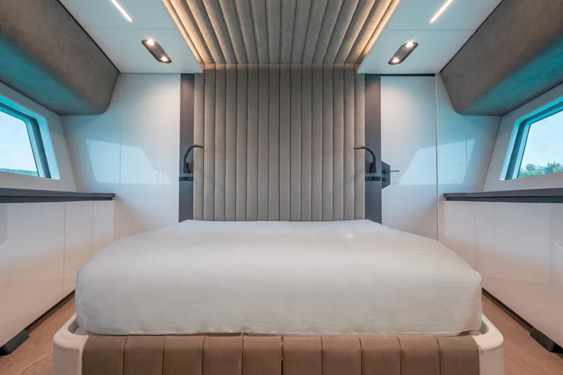 Maori 64 Yacht Photos Pics Luxurious bedroom in Maori 64 yacht model, year 2026.