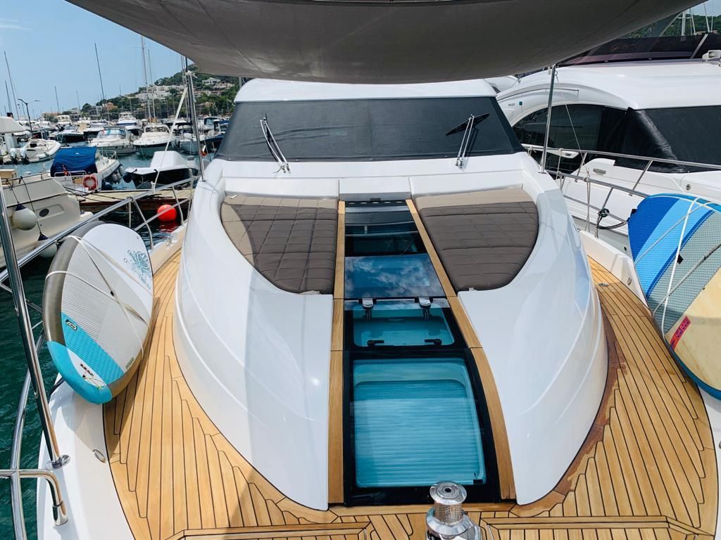 2014 Fairline 61 
