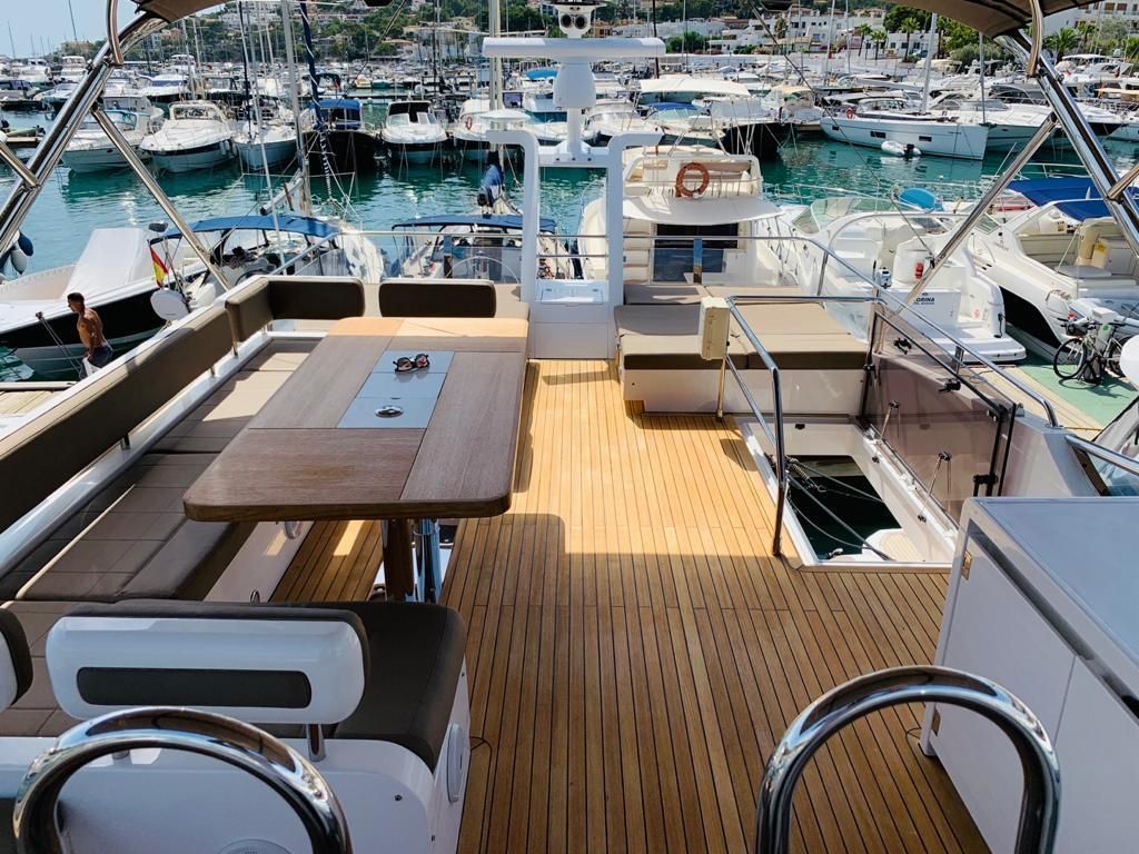2014 Fairline 61 