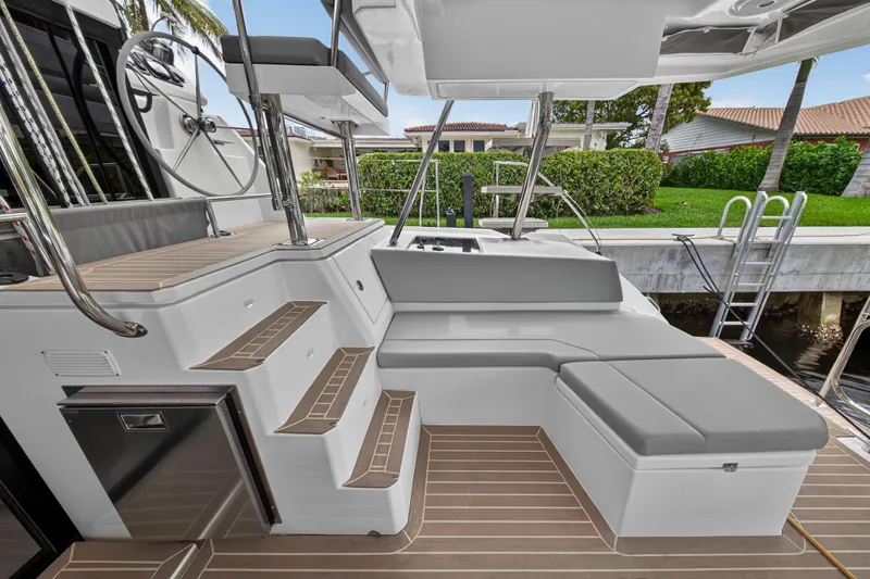 Sundecker Yacht Photos Pics Modern Leopard 45 yacht cockpit with seating, steering wheel, and steps, 2021 model.