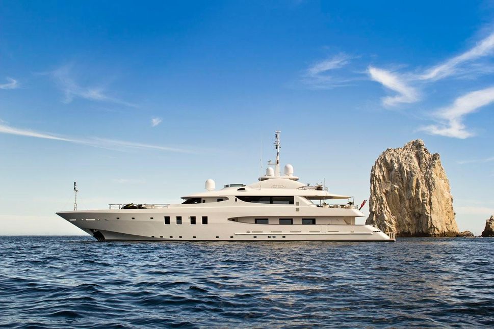 mega yacht azteca