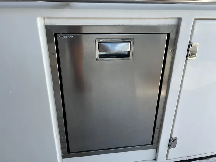  Yacht Photos Pics Cockpit Refrigerator