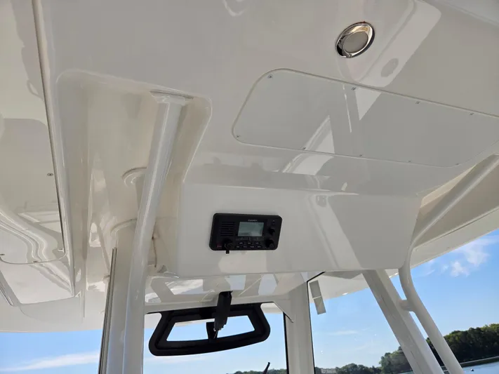 No Name Yacht Photos Pics 2021 Regulator 31 CC boat interior ceiling with electronic panel.