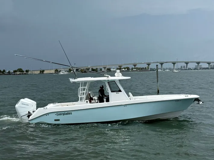  Yacht Photos Pics 2024 EVERGLADES 335 CC - Image 5