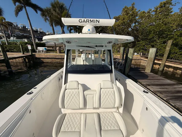  Yacht Photos Pics 2024 EVERGLADES 335 CC - Image 33