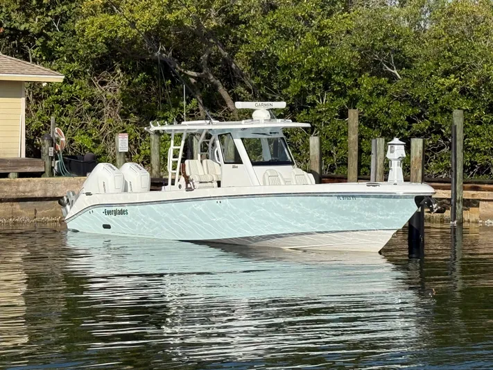  Yacht Photos Pics 2024 EVERGLADES 335 CC - Image 13