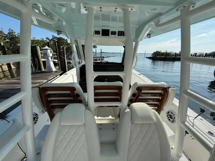  Yacht Photos Pics 2024 EVERGLADES 335 CC - Image 24