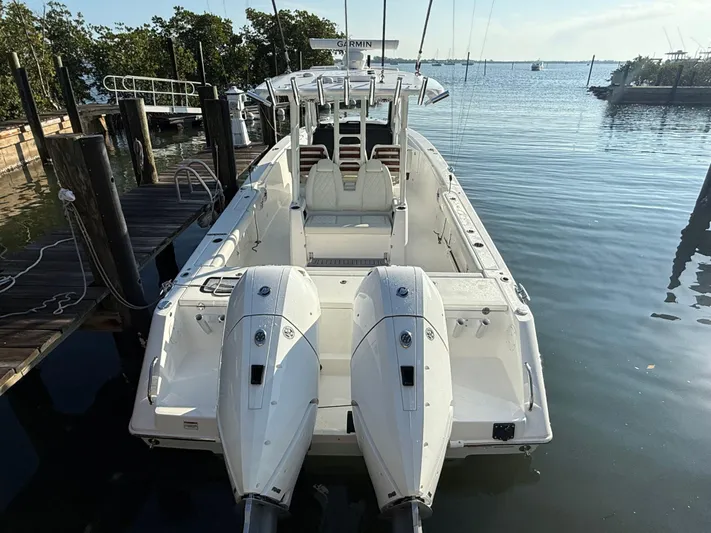  Yacht Photos Pics 2024 EVERGLADES 335 CC - Image 12