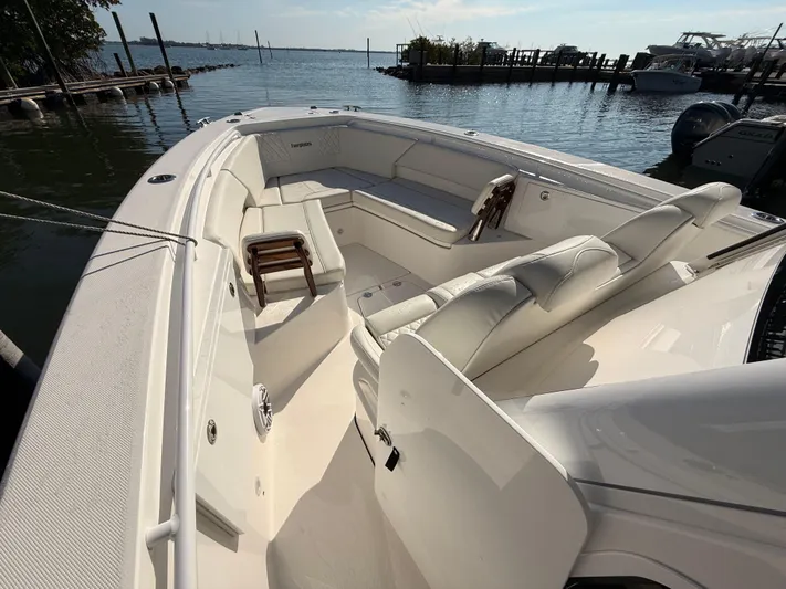  Yacht Photos Pics 2024 EVERGLADES 335 CC - Image 31