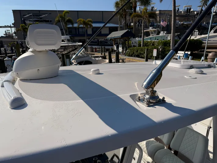  Yacht Photos Pics 2024 EVERGLADES 335 CC - Image 37