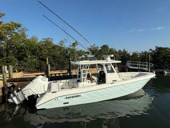  Yacht Photos Pics 2024 EVERGLADES 335 CC - Image 9