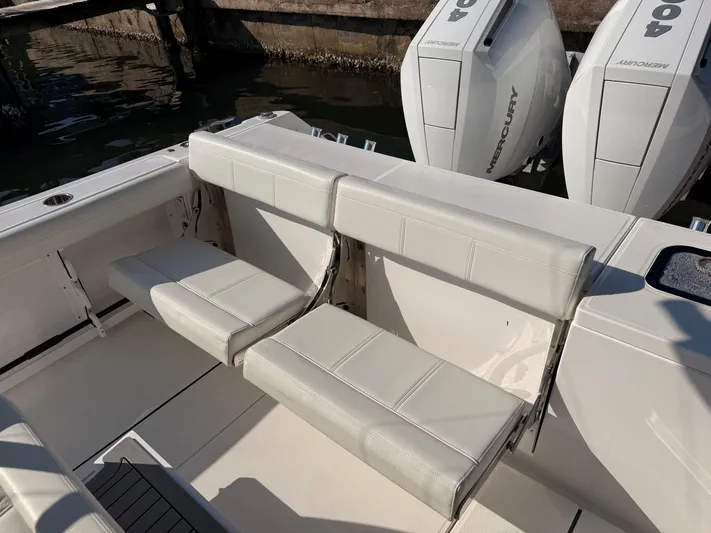  Yacht Photos Pics 2024 EVERGLADES 335 CC - Image 27