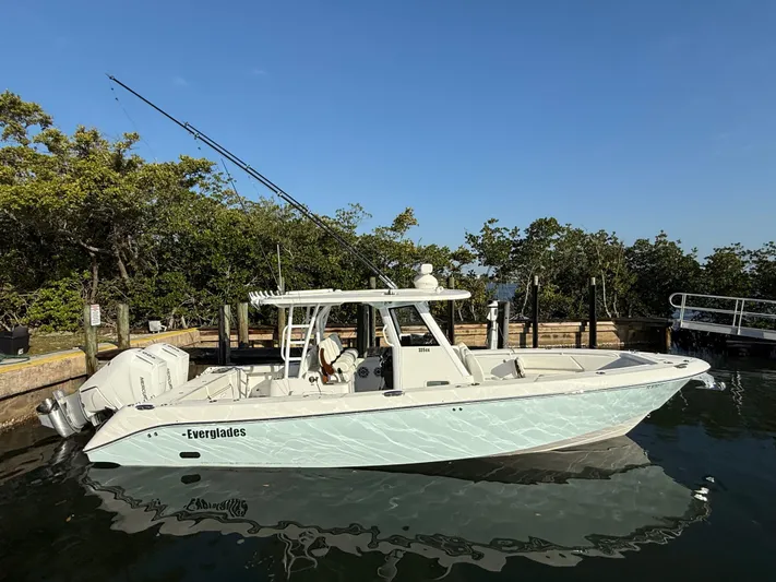  Yacht Photos Pics 2024 EVERGLADES 335 CC - Image 8