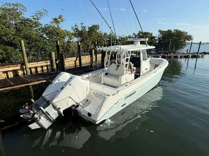  Yacht Photos Pics 2024 EVERGLADES 335 CC - Image 11