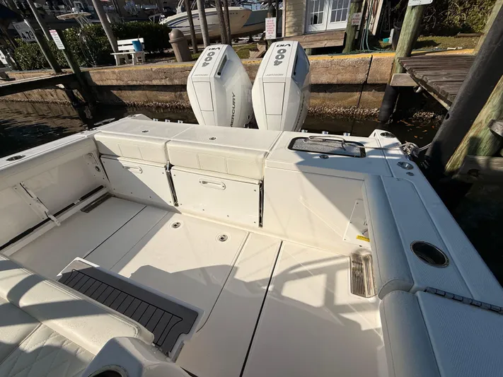  Yacht Photos Pics 2024 EVERGLADES 335 CC - Image 25