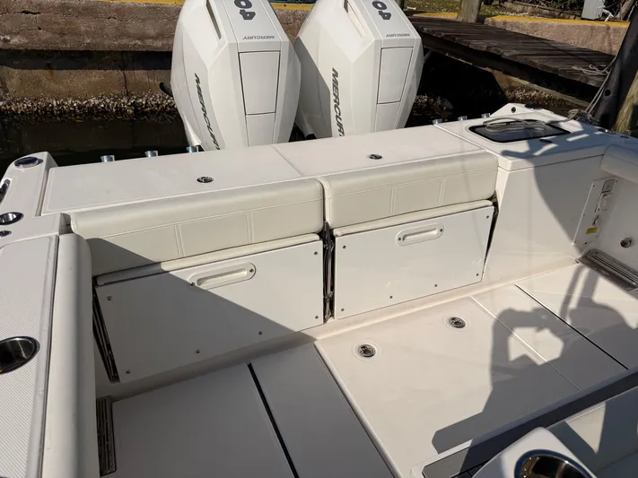  Yacht Photos Pics 2024 EVERGLADES 335 CC - Image 26