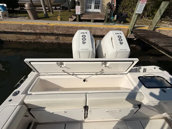  Yacht Photos Pics 2024 EVERGLADES 335 CC - Image 28