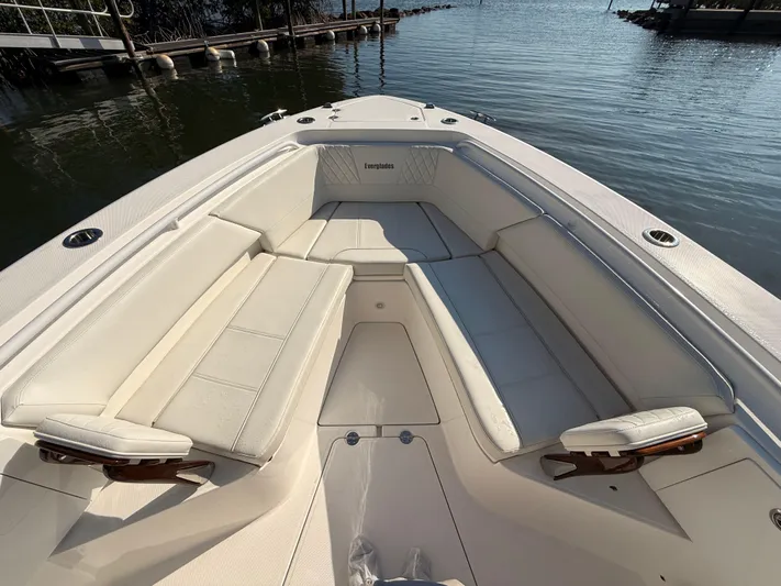  Yacht Photos Pics 2024 EVERGLADES 335 CC - Image 30