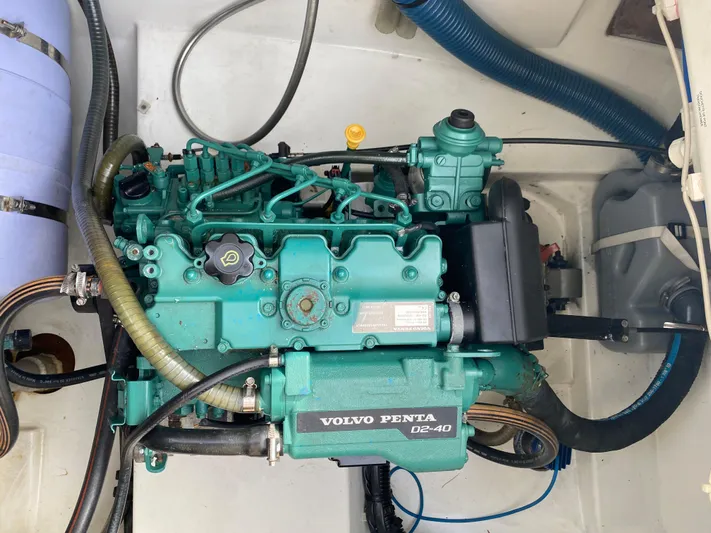 La Mer Kat Yacht Photos Pics Volvo Penta engine in 2016 Fountaine Pajot Lucia 40 catamaran, showcasing marine engineering.
