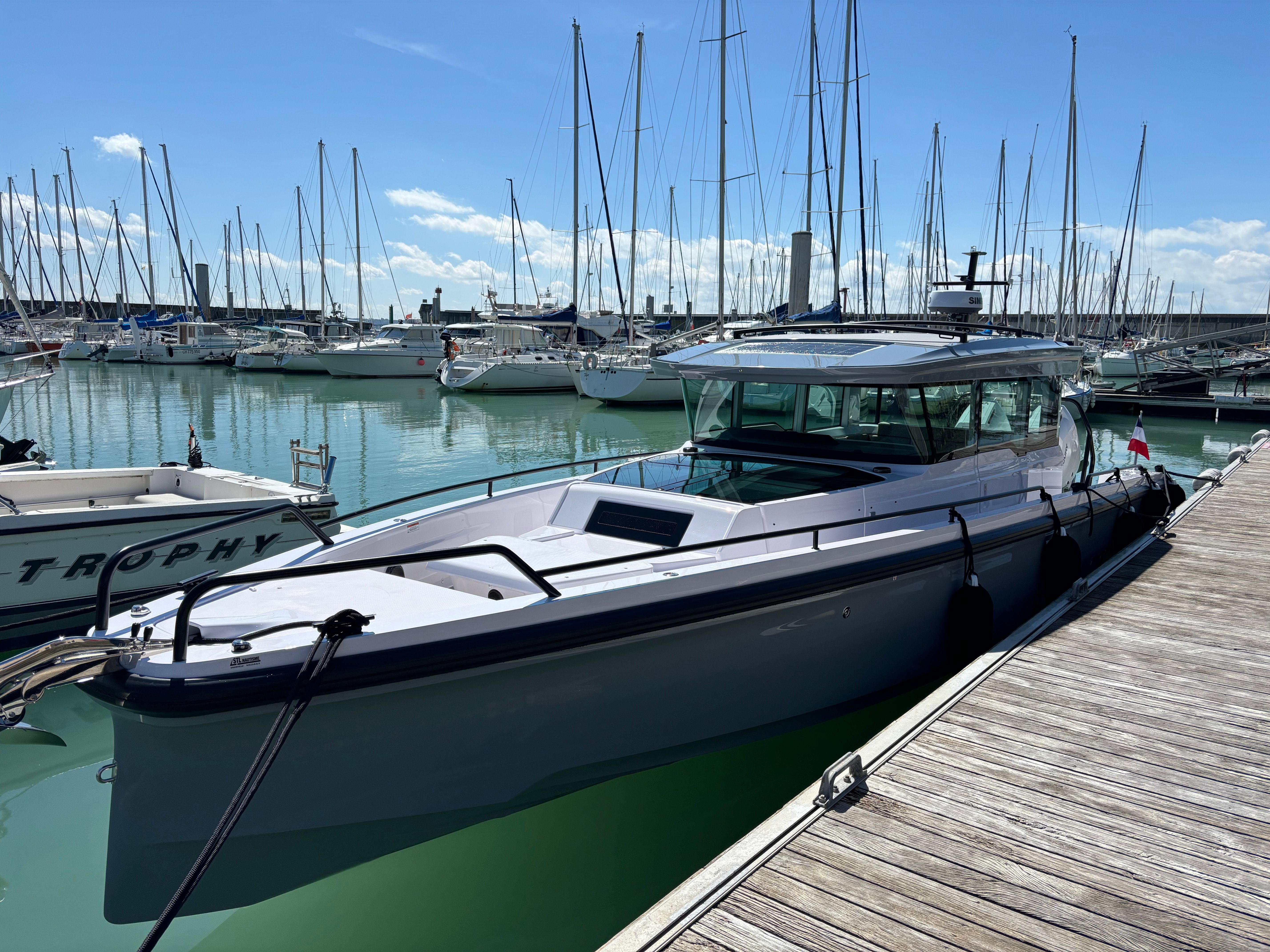 2024 Axopar 37 XC Cross Cabin