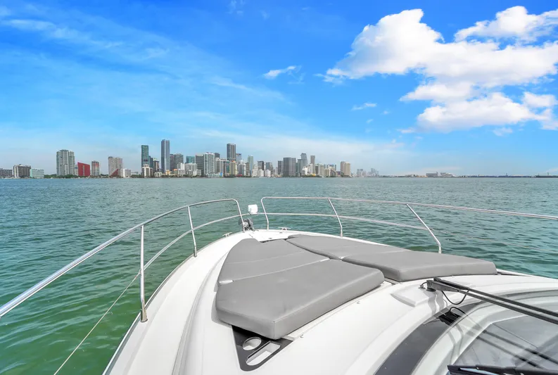  Yacht Photos Pics Beneteau Gran Turismo 40