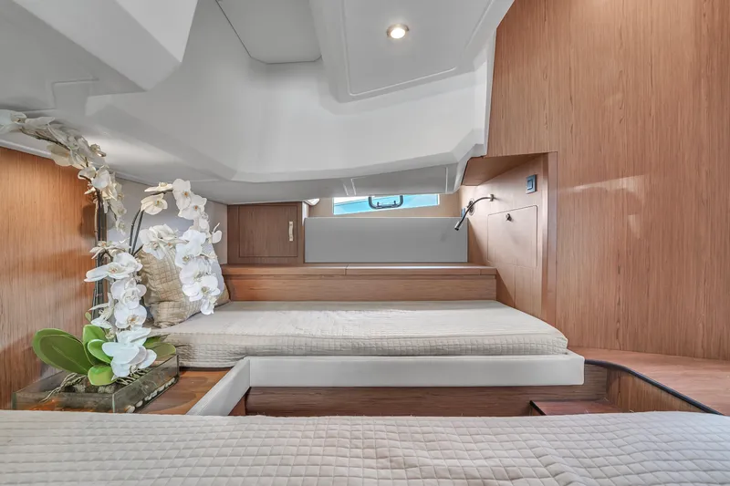  Yacht Photos Pics Beneteau Gran Turismo 40