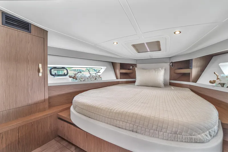  Yacht Photos Pics Beneteau Gran Turismo 40