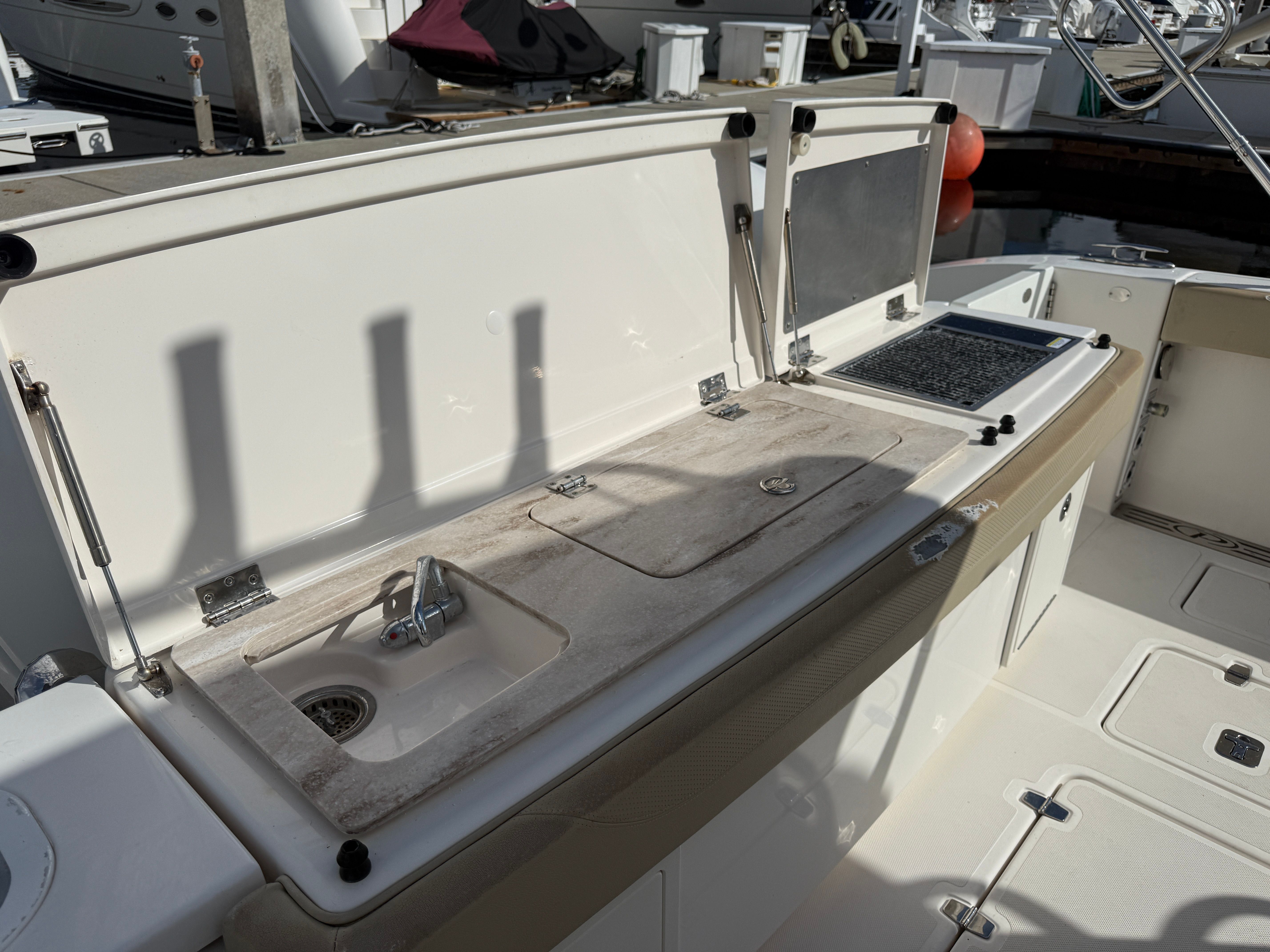 Yacht Photo 28