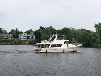 Meridian 490 Pilothouse