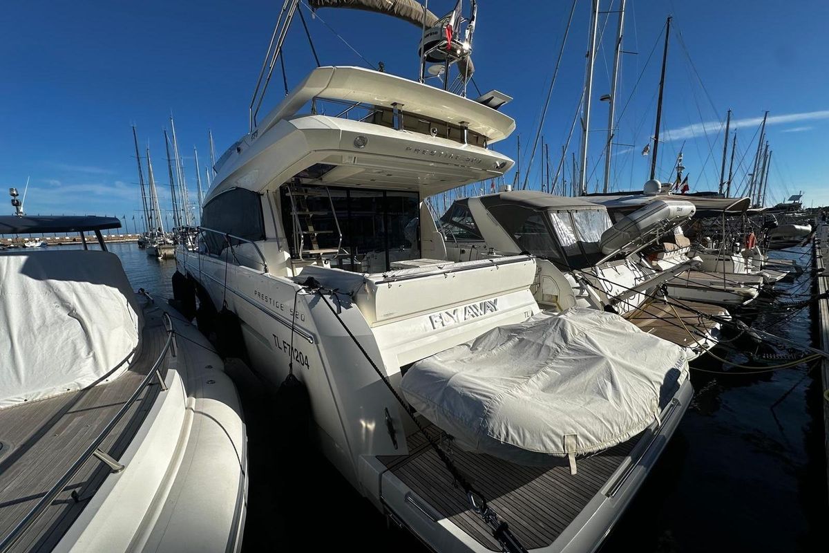 2018 Prestige 52 