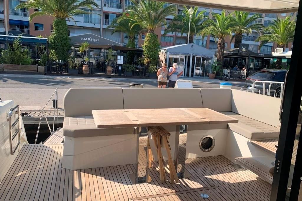 2018 Prestige 52 