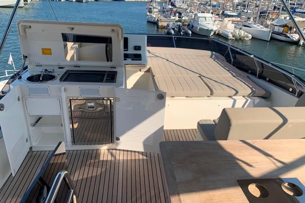 2018 Prestige 52 