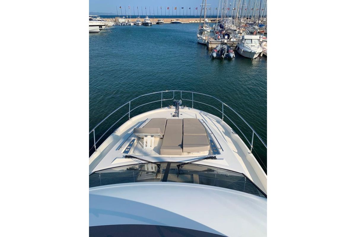 2018 Prestige 52 
