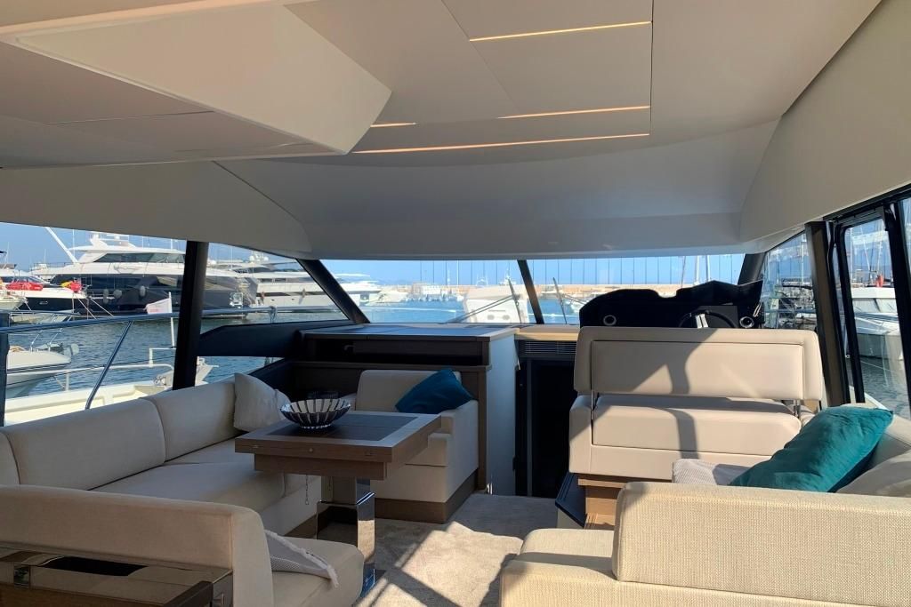 2018 Prestige 52 