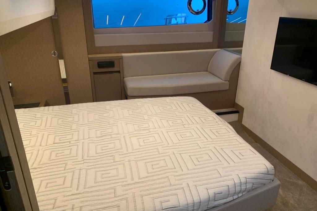 2018 Prestige 52 