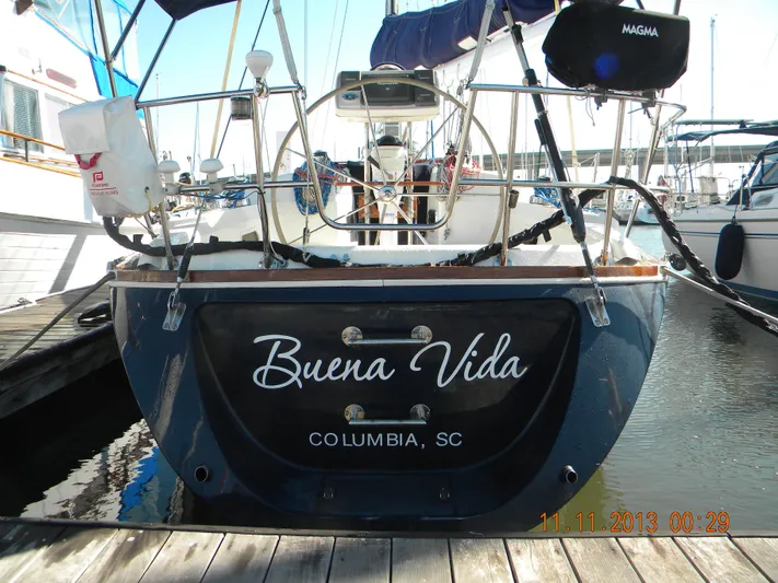 Buena Vida Yacht Photos Pics 