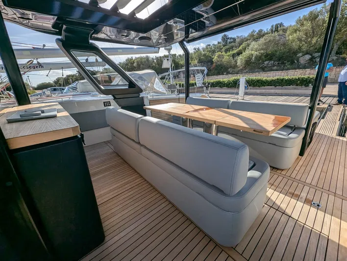 Guga Yacht Photos Pics Cranchi 46 Luxury Tender cockpit dinette