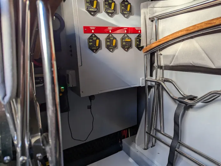 Guga Yacht Photos Pics Cranchi 46 Luxury Tender detail