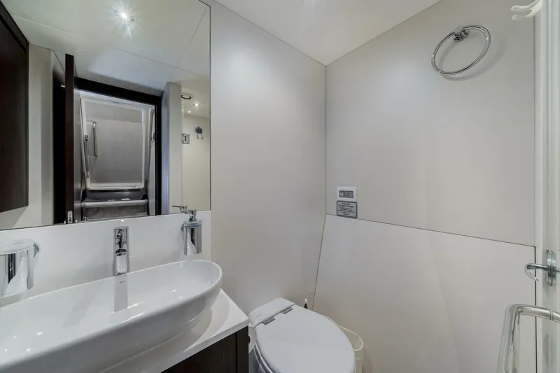  Yacht Photos Pics 2021 Sunseeker 76 Yacht - Image 102