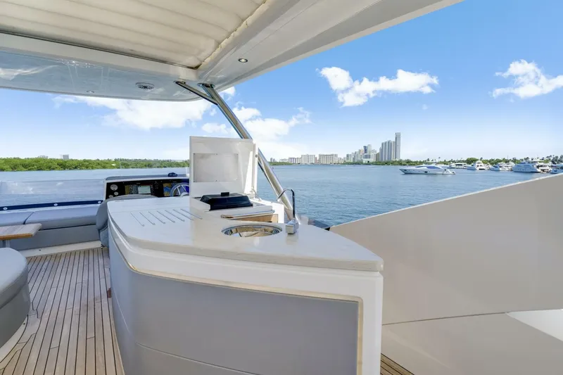  Yacht Photos Pics 2021 Sunseeker 76 Yacht - Image 37