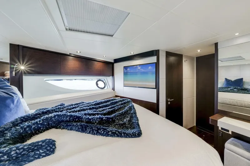  Yacht Photos Pics 2021 Sunseeker 76 Yacht - Image 96