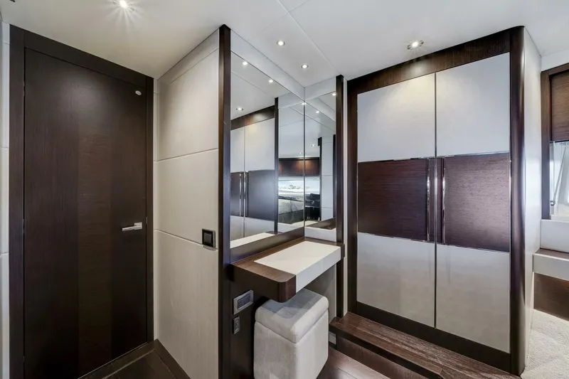  Yacht Photos Pics 2021 Sunseeker 76 Yacht - Image 97