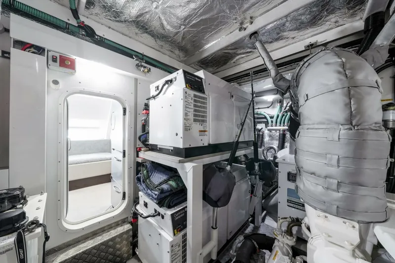  Yacht Photos Pics 2021 Sunseeker 76 Yacht - Image 104