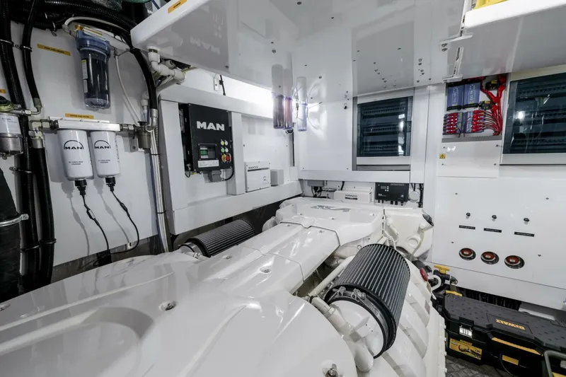  Yacht Photos Pics 2021 Sunseeker 76 Yacht - Image 103