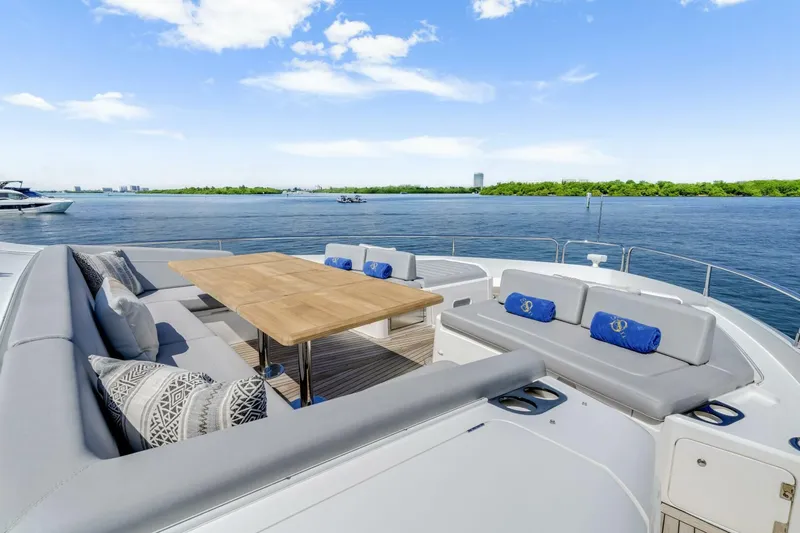  Yacht Photos Pics 2021 Sunseeker 76 Yacht - Image 24