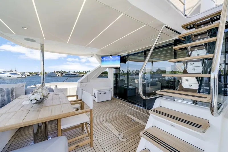  Yacht Photos Pics 2021 Sunseeker 76 Yacht - Image 19