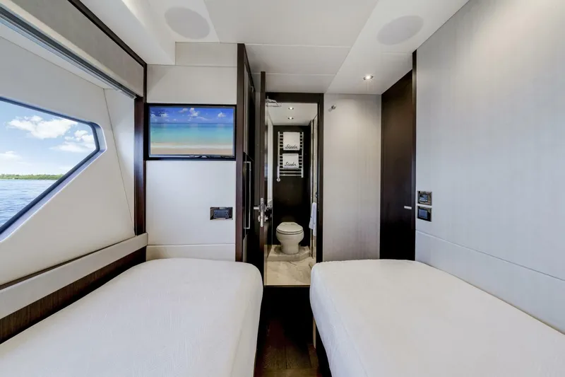  Yacht Photos Pics 2021 Sunseeker 76 Yacht - Image 98