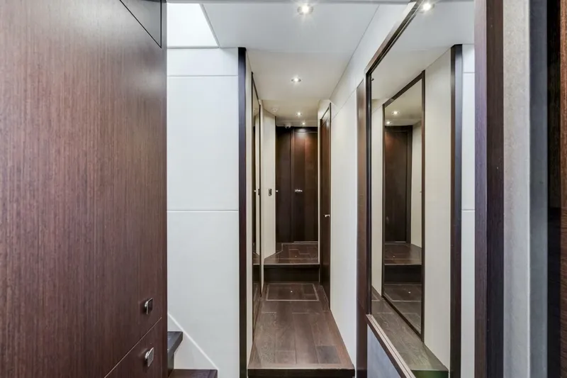  Yacht Photos Pics 2021 Sunseeker 76 Yacht - Image 84