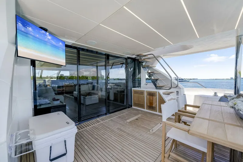  Yacht Photos Pics 2021 Sunseeker 76 Yacht - Image 45