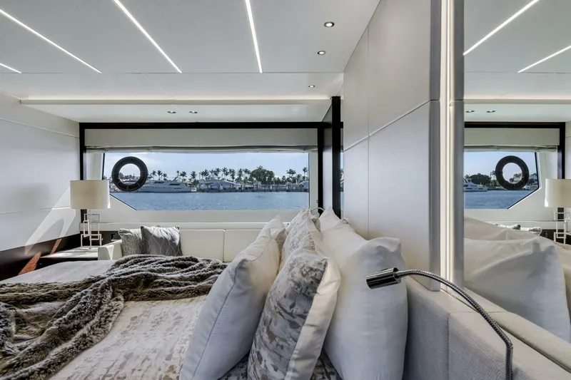  Yacht Photos Pics 2021 Sunseeker 76 Yacht - Image 76